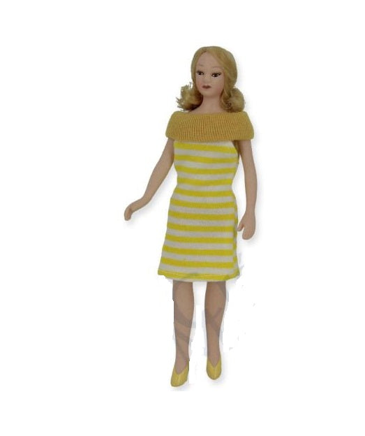 Porcelænsdukke ung dame i gul kjole