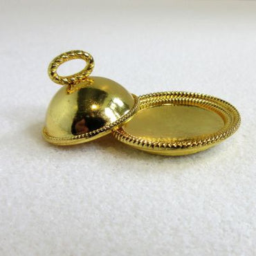 Round lidded dish