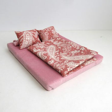 4 poster canopy bed unmade with bedding