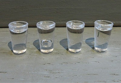 Glas m/ ,,vand" 4 stk. ,,plast"