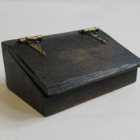 Bible Box Tudor af Tony Knott