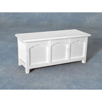 White lacquered chest