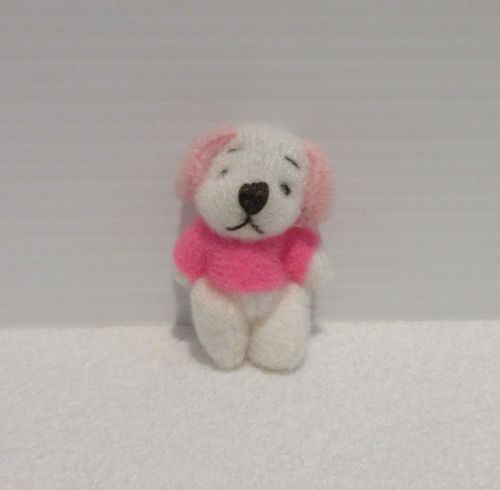 Bamse med pink ører og trøje