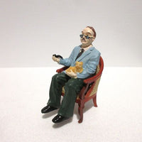 Svensson with pipe and cat, resin (chair not included)