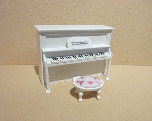 Piano m/ stol, hvidlakeret