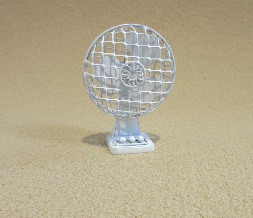 Ventilator bord model, hvid metal