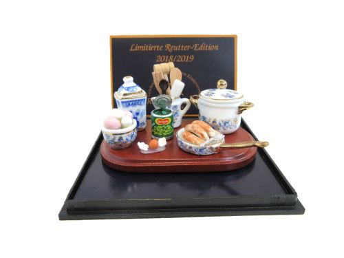 Collector`s tray ,, blue onion gold design "