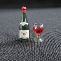 Rødvinsflaske + glas m/ rødvin