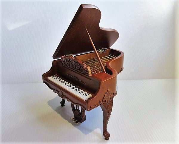 Grand piano Ludvig XV , valnød
