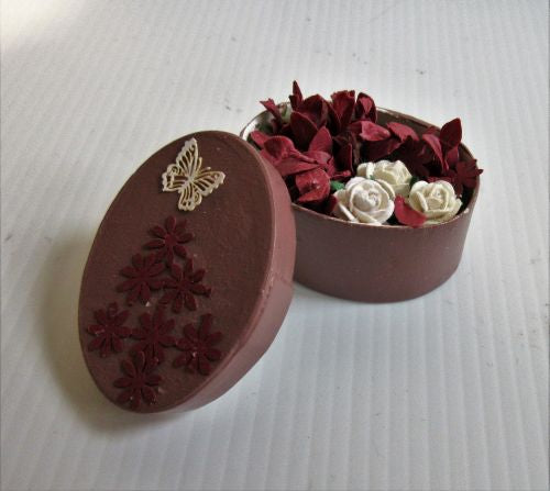 Gave-blomst, stor oval rødbrum m/ papir roser