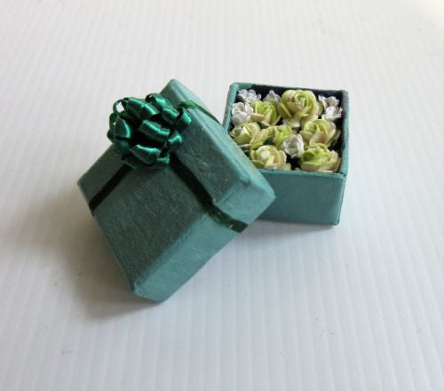 Gave-blomst lys grøn m/ papir-roser